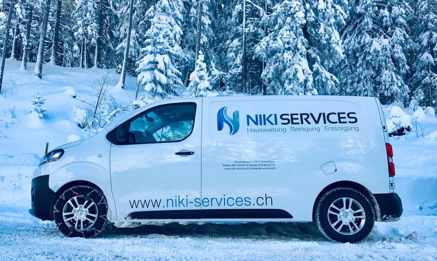 Schneeraeumungen Winterdienst Reingung Niki Services Domat Ems